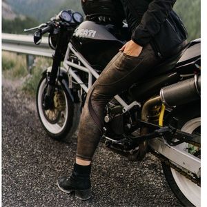 Zyia luxe leggings in distressed copper, size 6-8.